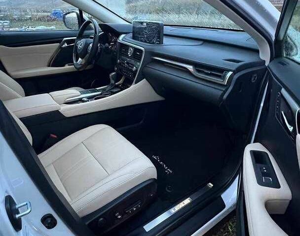 Белый Лексус РХ, объемом двигателя 3.5 л и пробегом 35 тыс. км за 45200 $, фото 5 на Automoto.ua