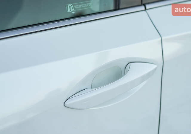 Білий Лексус РХ, об'ємом двигуна 2 л та пробігом 33 тис. км за 48299 $, фото 12 на Automoto.ua