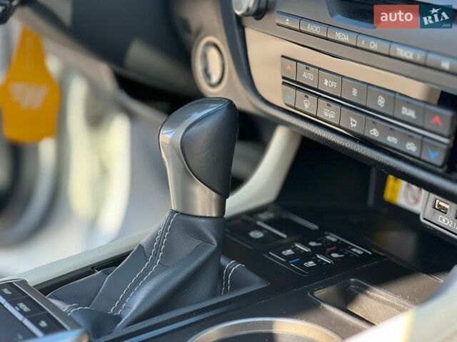 Білий Лексус РХ, об'ємом двигуна 3.46 л та пробігом 65 тис. км за 58500 $, фото 43 на Automoto.ua