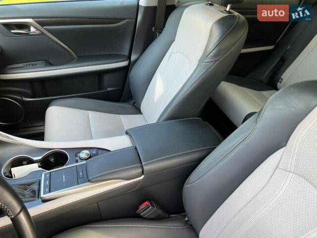 Белый Лексус РХ, объемом двигателя 2 л и пробегом 31 тыс. км за 53900 $, фото 13 на Automoto.ua