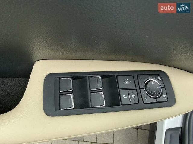 Белый Лексус РХ, объемом двигателя 2 л и пробегом 5 тыс. км за 52500 $, фото 11 на Automoto.ua