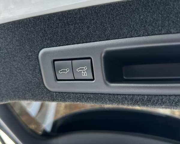 Белый Лексус РХ, объемом двигателя 2 л и пробегом 43 тыс. км за 53999 $, фото 32 на Automoto.ua