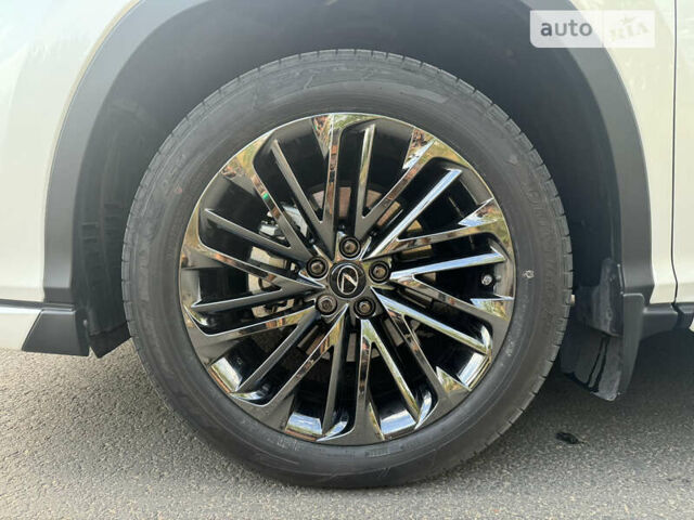 Белый Лексус РХ, объемом двигателя 2 л и пробегом 6 тыс. км за 57500 $, фото 12 на Automoto.ua