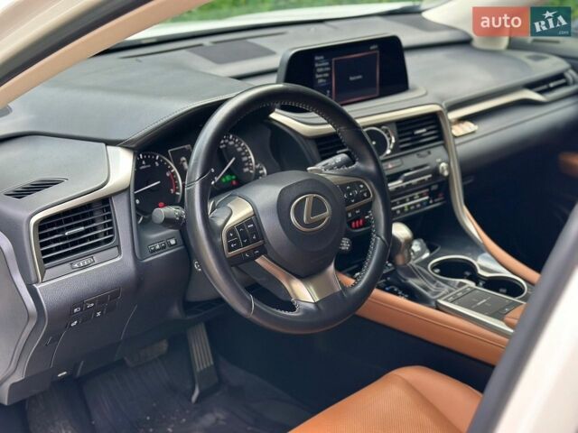 Білий Лексус РХ, об'ємом двигуна 2 л та пробігом 70 тис. км за 45990 $, фото 29 на Automoto.ua