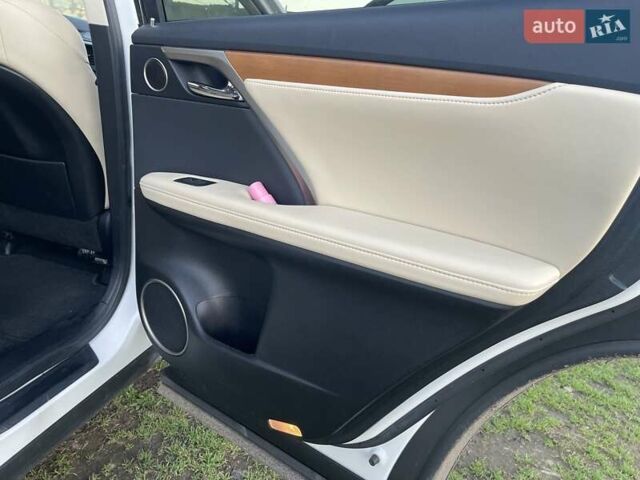 Белый Лексус РХ, объемом двигателя 3.5 л и пробегом 28 тыс. км за 56000 $, фото 30 на Automoto.ua