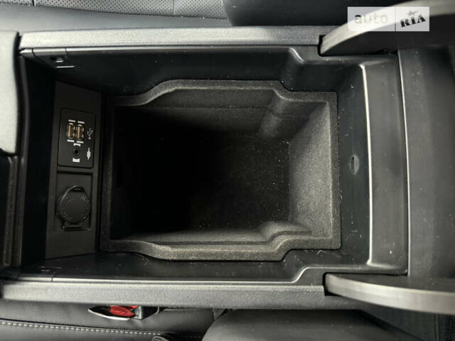 Белый Лексус РХ, объемом двигателя 2 л и пробегом 6 тыс. км за 57500 $, фото 62 на Automoto.ua