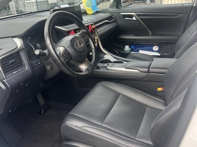 Белый Лексус РХ, объемом двигателя 3.5 л и пробегом 35 тыс. км за 56000 $, фото 2 на Automoto.ua