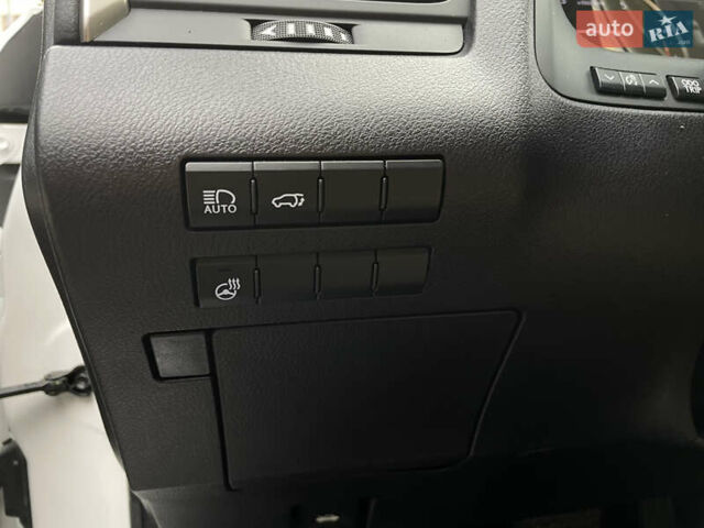 Белый Лексус РХ, объемом двигателя 3.46 л и пробегом 35 тыс. км за 41500 $, фото 10 на Automoto.ua