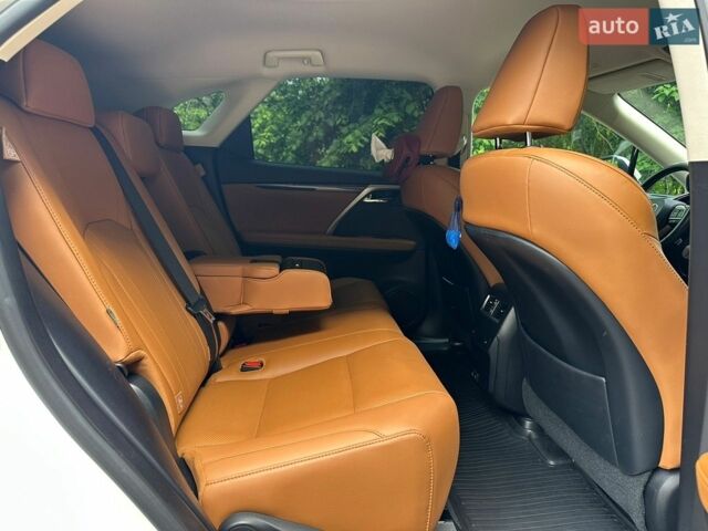 Білий Лексус РХ, об'ємом двигуна 2 л та пробігом 70 тис. км за 45990 $, фото 40 на Automoto.ua