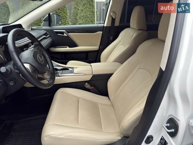 Белый Лексус РХ, объемом двигателя 2 л и пробегом 5 тыс. км за 52500 $, фото 9 на Automoto.ua