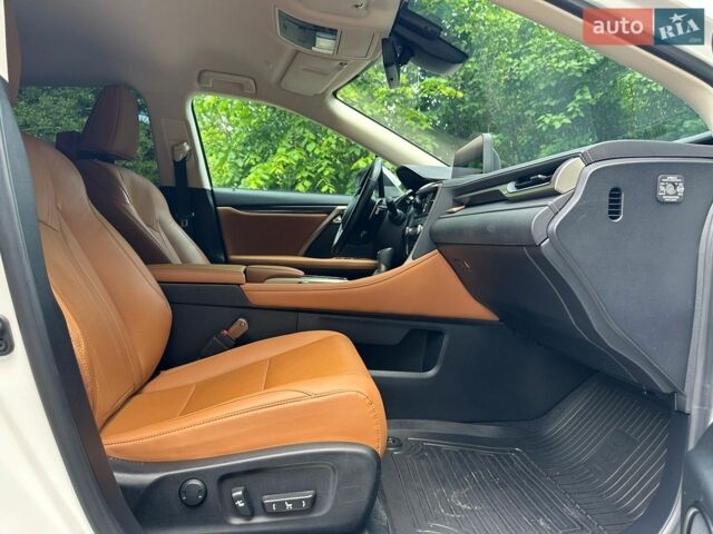 Білий Лексус РХ, об'ємом двигуна 2 л та пробігом 70 тис. км за 45990 $, фото 43 на Automoto.ua