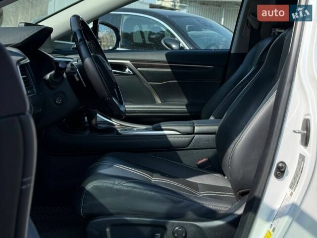 Белый Лексус РХ, объемом двигателя 3.5 л и пробегом 63 тыс. км за 58500 $, фото 9 на Automoto.ua