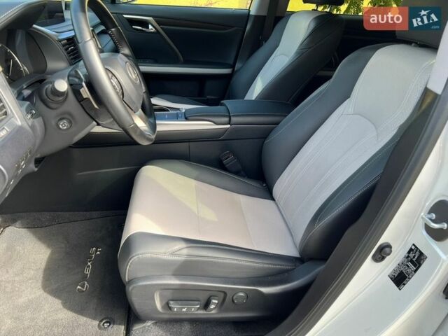 Белый Лексус РХ, объемом двигателя 2 л и пробегом 31 тыс. км за 53900 $, фото 11 на Automoto.ua