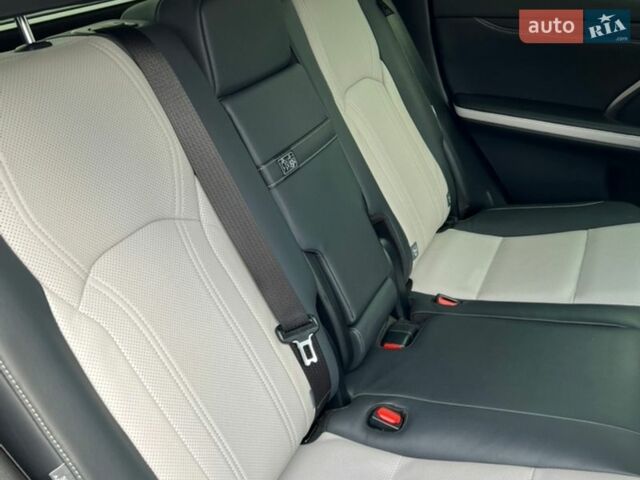 Белый Лексус РХ, объемом двигателя 2 л и пробегом 31 тыс. км за 53900 $, фото 24 на Automoto.ua