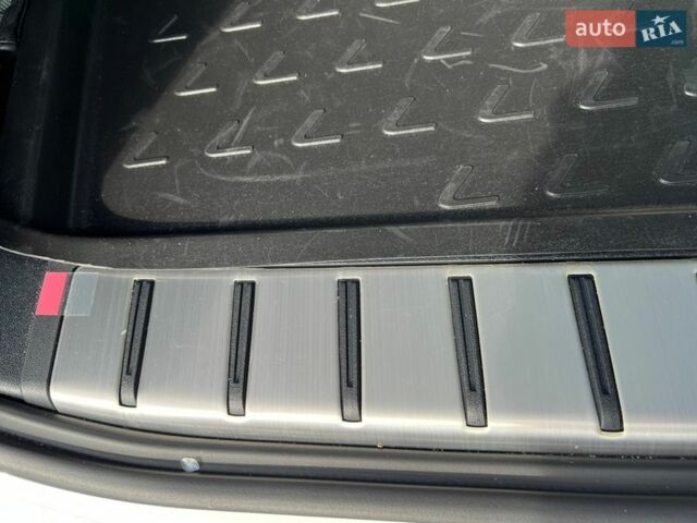 Белый Лексус РХ, объемом двигателя 2 л и пробегом 31 тыс. км за 53900 $, фото 34 на Automoto.ua