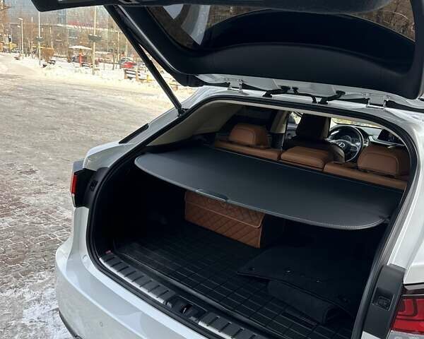 Белый Лексус РХ, объемом двигателя 2 л и пробегом 43 тыс. км за 53999 $, фото 33 на Automoto.ua