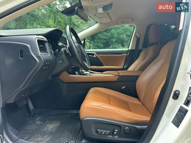 Білий Лексус РХ, об'ємом двигуна 2 л та пробігом 70 тис. км за 45990 $, фото 31 на Automoto.ua