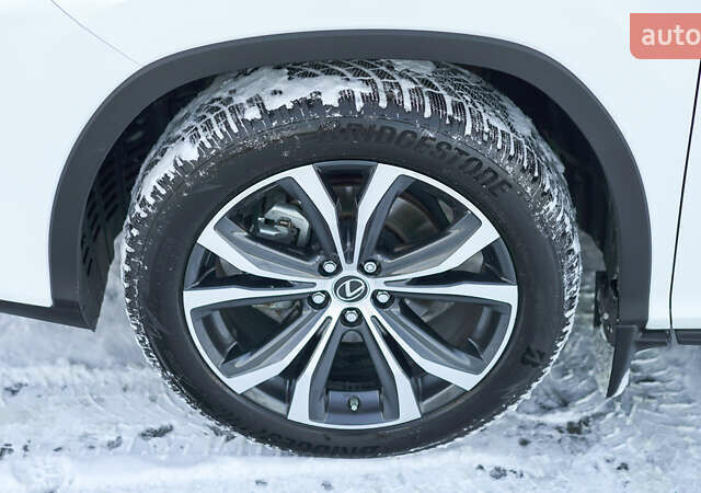 Білий Лексус РХ, об'ємом двигуна 2 л та пробігом 33 тис. км за 48299 $, фото 11 на Automoto.ua