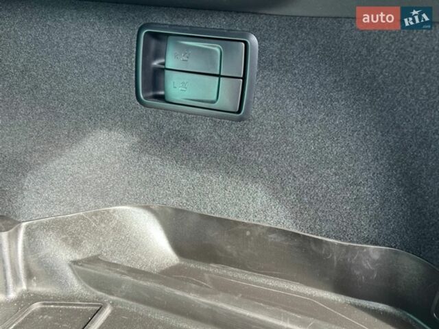 Белый Лексус РХ, объемом двигателя 2 л и пробегом 31 тыс. км за 53900 $, фото 35 на Automoto.ua