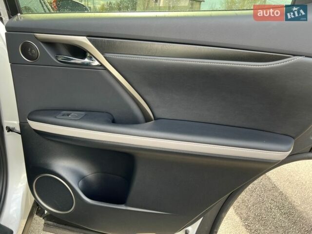 Белый Лексус РХ, объемом двигателя 2 л и пробегом 31 тыс. км за 53900 $, фото 26 на Automoto.ua