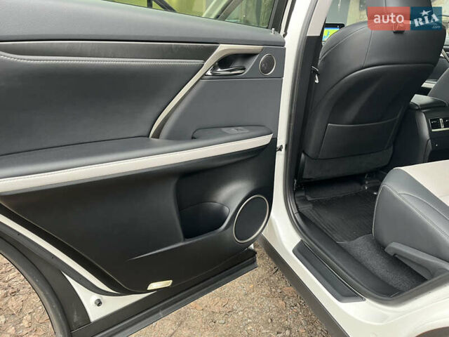 Белый Лексус РХ, объемом двигателя 2 л и пробегом 27 тыс. км за 55000 $, фото 9 на Automoto.ua