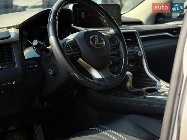 Белый Лексус РХ, объемом двигателя 3.5 л и пробегом 63 тыс. км за 58500 $, фото 6 на Automoto.ua