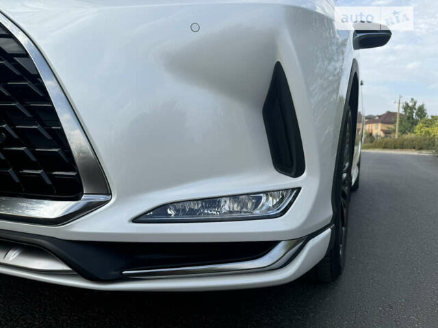 Белый Лексус РХ, объемом двигателя 2 л и пробегом 6 тыс. км за 57500 $, фото 7 на Automoto.ua