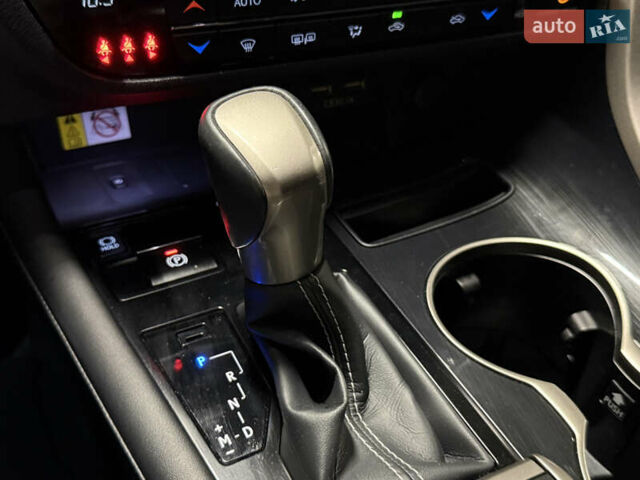 Белый Лексус РХ, объемом двигателя 3.46 л и пробегом 28 тыс. км за 53900 $, фото 31 на Automoto.ua