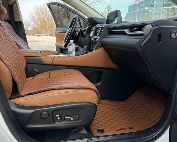 Белый Лексус РХ, объемом двигателя 2 л и пробегом 43 тыс. км за 53999 $, фото 39 на Automoto.ua