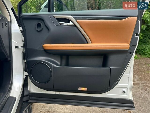 Білий Лексус РХ, об'ємом двигуна 2 л та пробігом 70 тис. км за 45990 $, фото 42 на Automoto.ua