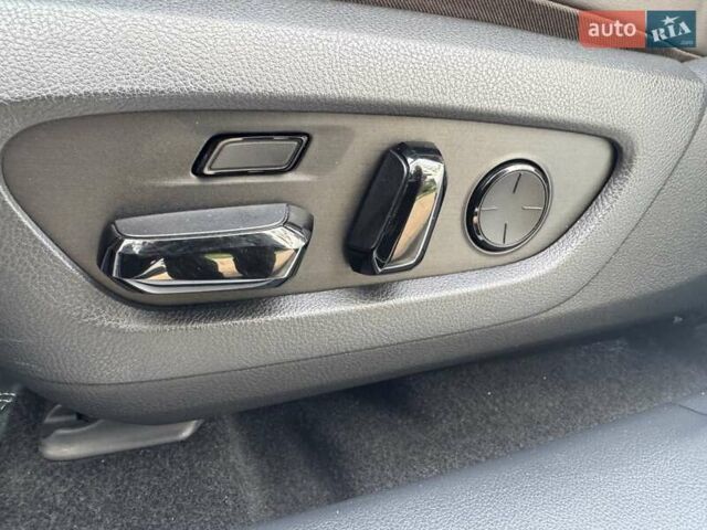 Белый Лексус РХ, объемом двигателя 2.5 л и пробегом 39 тыс. км за 79000 $, фото 41 на Automoto.ua