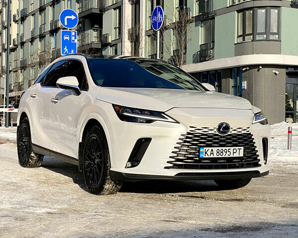 Белый Лексус РХ, объемом двигателя 2.5 л и пробегом 41 тыс. км за 65990 $, фото 2 на Automoto.ua