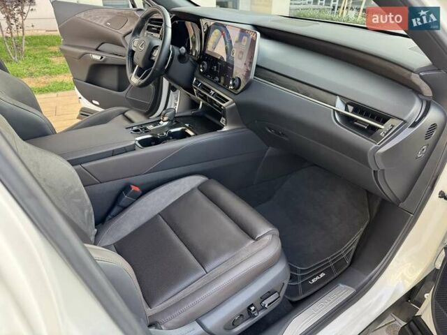 Белый Лексус РХ, объемом двигателя 2.5 л и пробегом 39 тыс. км за 79000 $, фото 74 на Automoto.ua