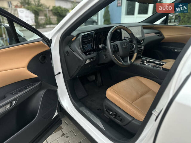 Білий Лексус РХ, об'ємом двигуна 2.4 л та пробігом 15 тис. км за 61500 $, фото 20 на Automoto.ua