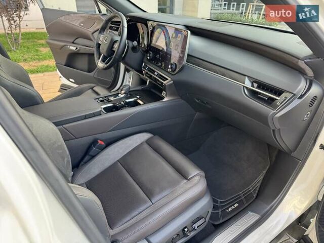 Белый Лексус РХ, объемом двигателя 2.5 л и пробегом 39 тыс. км за 79000 $, фото 81 на Automoto.ua