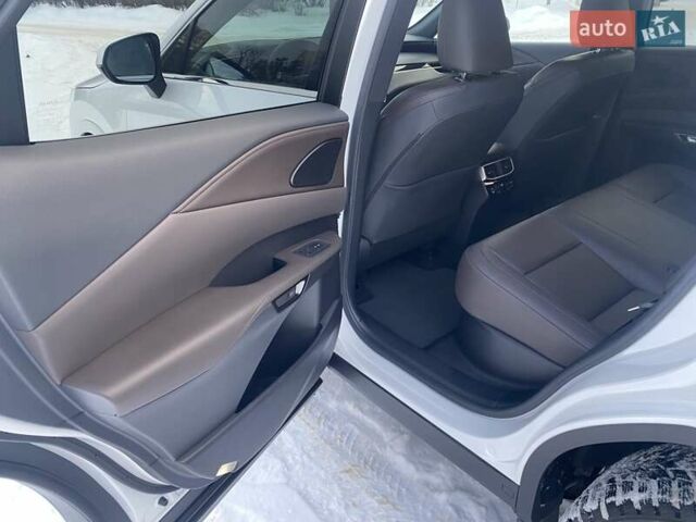 Белый Лексус РХ, объемом двигателя 2.4 л и пробегом 17 тыс. км за 66500 $, фото 13 на Automoto.ua