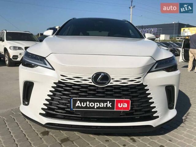 Белый Лексус РХ, объемом двигателя 2.5 л и пробегом 11 тыс. км за 68300 $, фото 1 на Automoto.ua
