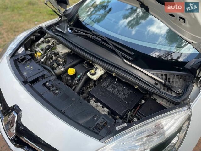 Белый Лексус РХ, объемом двигателя 2.4 л и пробегом 35 тыс. км за 23000 $, фото 3 на Automoto.ua