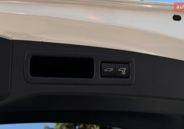 Белый Лексус РХ, объемом двигателя 2.49 л и пробегом 40 тыс. км за 69900 $, фото 39 на Automoto.ua