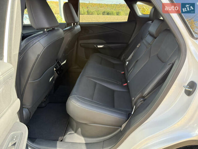 Білий Лексус РХ, об'ємом двигуна 2.4 л та пробігом 52 тис. км за 57000 $, фото 26 на Automoto.ua