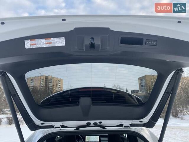 Белый Лексус РХ, объемом двигателя 2.4 л и пробегом 17 тыс. км за 66500 $, фото 23 на Automoto.ua