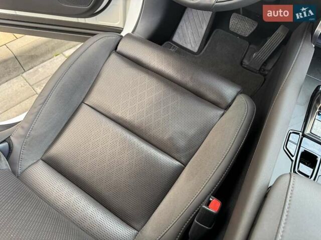 Белый Лексус РХ, объемом двигателя 2.5 л и пробегом 39 тыс. км за 79000 $, фото 53 на Automoto.ua