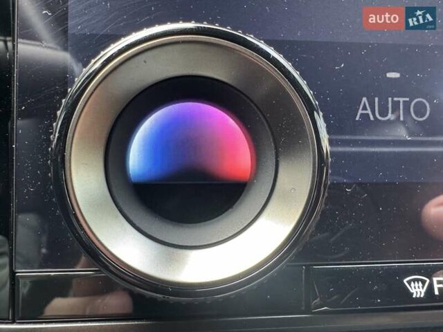 Белый Лексус РХ, объемом двигателя 2.5 л и пробегом 39 тыс. км за 79000 $, фото 46 на Automoto.ua