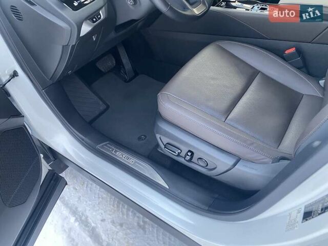 Белый Лексус РХ, объемом двигателя 2.4 л и пробегом 17 тыс. км за 66500 $, фото 26 на Automoto.ua