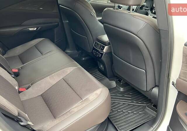 Белый Лексус РХ, объемом двигателя 2.5 л и пробегом 10 тыс. км за 99000 $, фото 6 на Automoto.ua