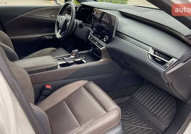 Белый Лексус РХ, объемом двигателя 2.5 л и пробегом 10 тыс. км за 99000 $, фото 5 на Automoto.ua