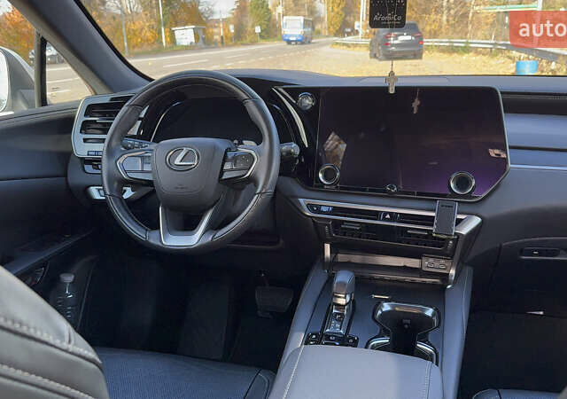 Білий Лексус РХ, об'ємом двигуна 2.4 л та пробігом 52 тис. км за 57000 $, фото 24 на Automoto.ua