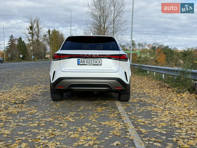 Білий Лексус РХ, об'ємом двигуна 2.4 л та пробігом 52 тис. км за 57000 $, фото 12 на Automoto.ua