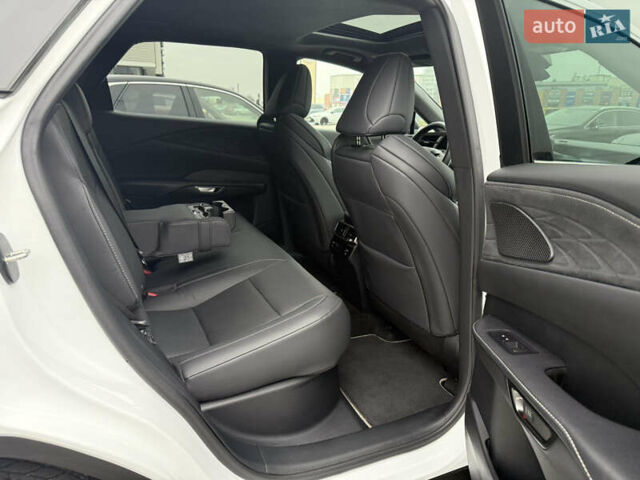 Белый Лексус РХ, объемом двигателя 2.4 л и пробегом 2 тыс. км за 65000 $, фото 19 на Automoto.ua