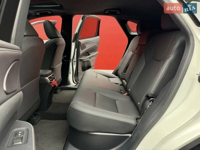 Білий Лексус РХ, об'ємом двигуна 2.4 л та пробігом 3 тис. км за 56900 $, фото 41 на Automoto.ua